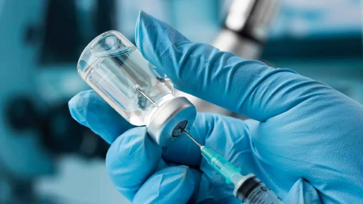 Rumores sobre suspensión de la vacuna AstraZeneca por causar trombosis son falsos