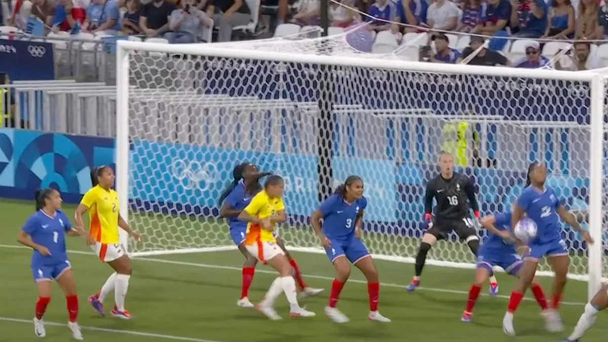 Francia amarga de nuevo el debut olímpico de la Selección Colombia femenina