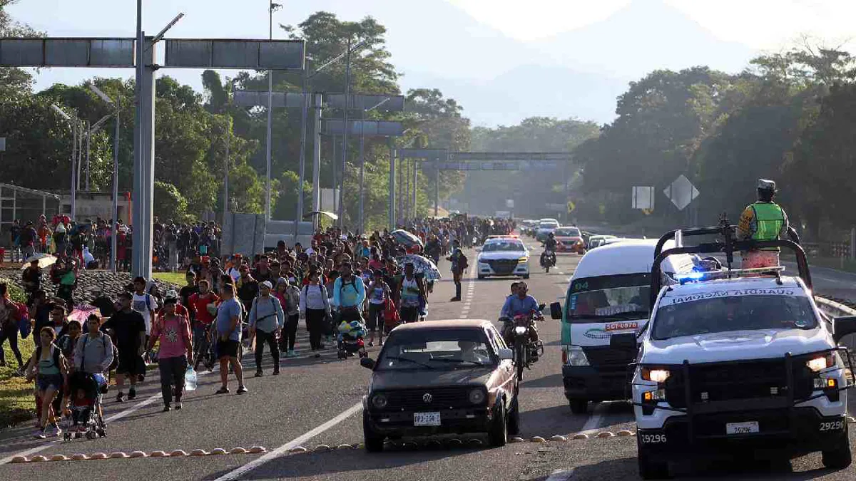 La caravana migrante se topa con el bloqueo de las autoridades en el sur de México