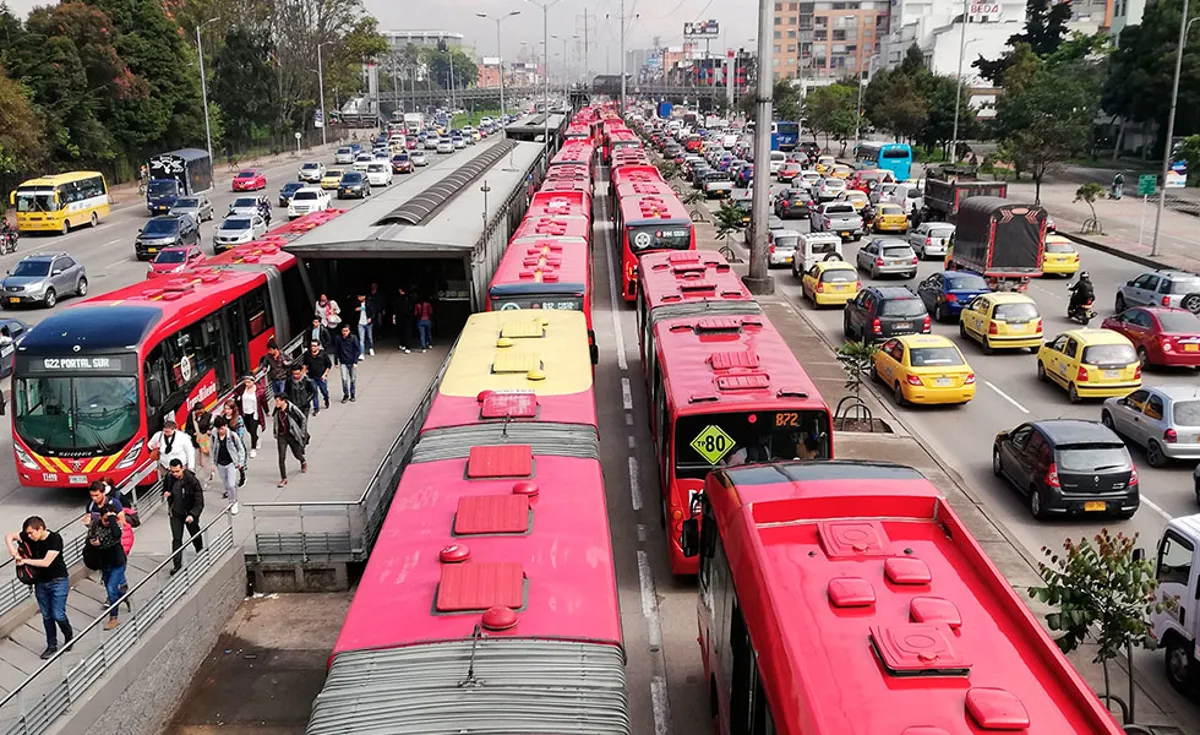 Pico y placa en Bogotá Semana Santa 2026: fechas, horarios y días de ciclovía del 30 de marzo al 5 de abril
