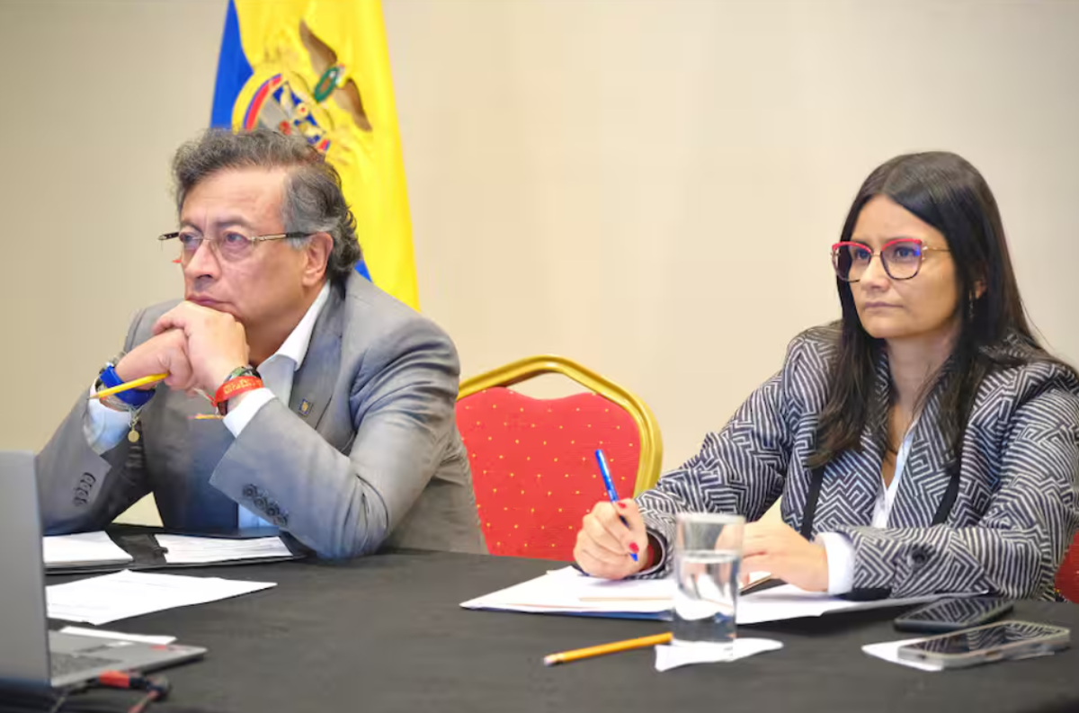 Petro rompe su silencio ante el escándalo de Angie Rodríguez y niega vínculos sentimentales con funcionarias