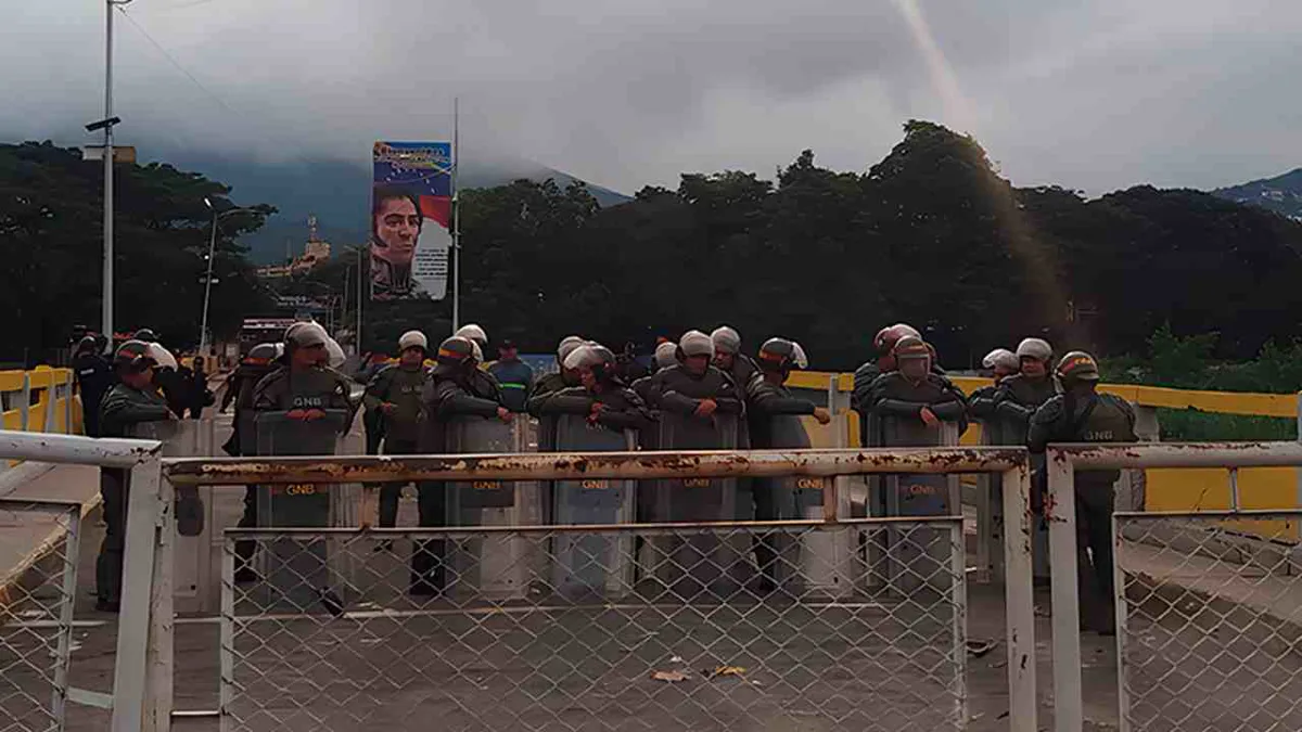 Venezuela ordena el cierre de la frontera con Colombia