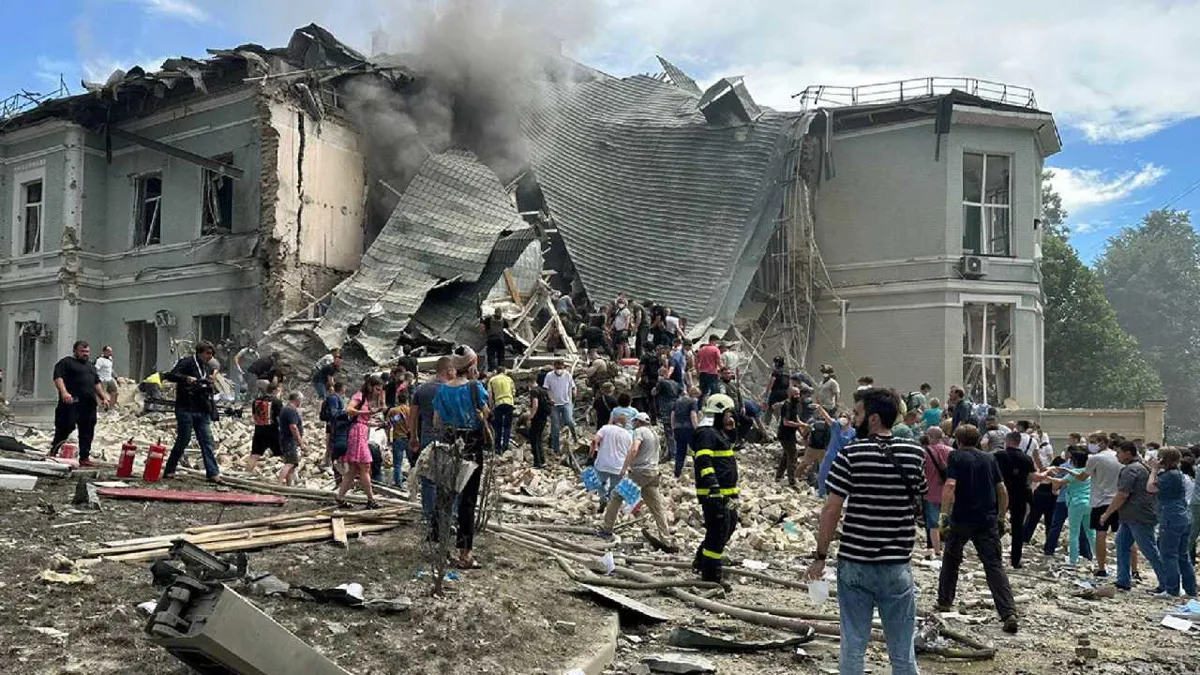 Al menos 10 muertos y 35 heridos en ataque ruso contra Kiev, incluido un hospital infantil