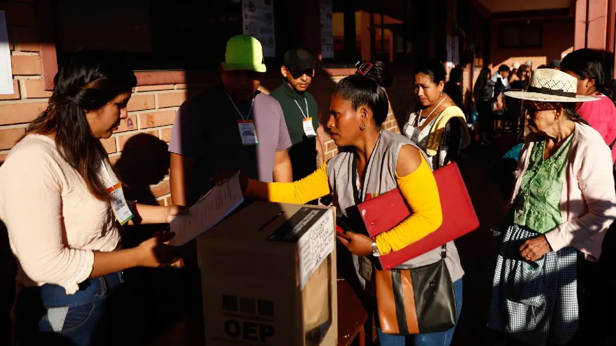 Bolivia acude a las urnas para elegir presidente y renovar el Legislativo