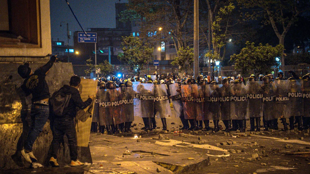 Un manifestante muerto durante multitudinaria protesta en Perú contra Gobierno y Congreso