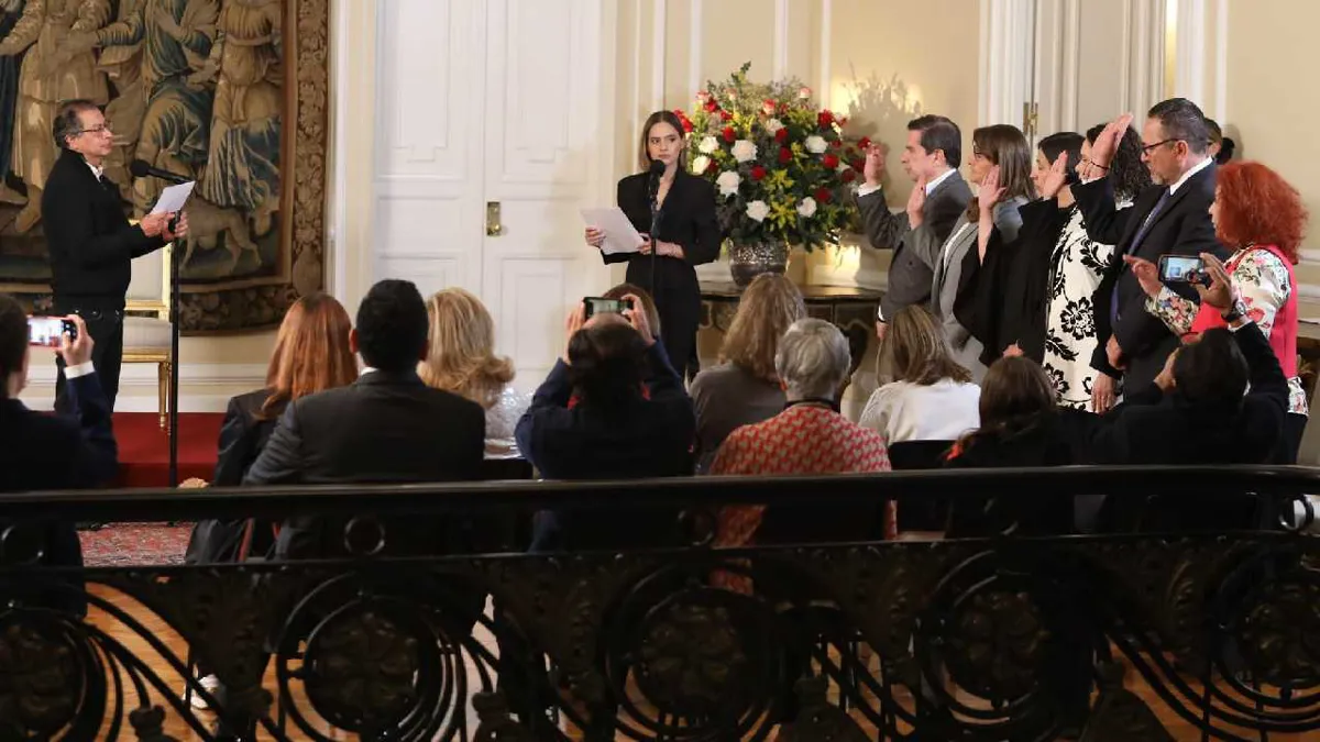 Petro dice que hizo cambios en su gabinete porque está “reparando errores”