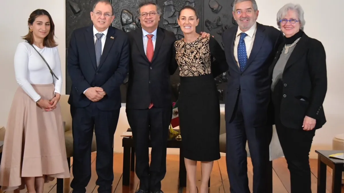 Presidente Petro afirma que Claudia Sheinbaum colaboró con el M-19