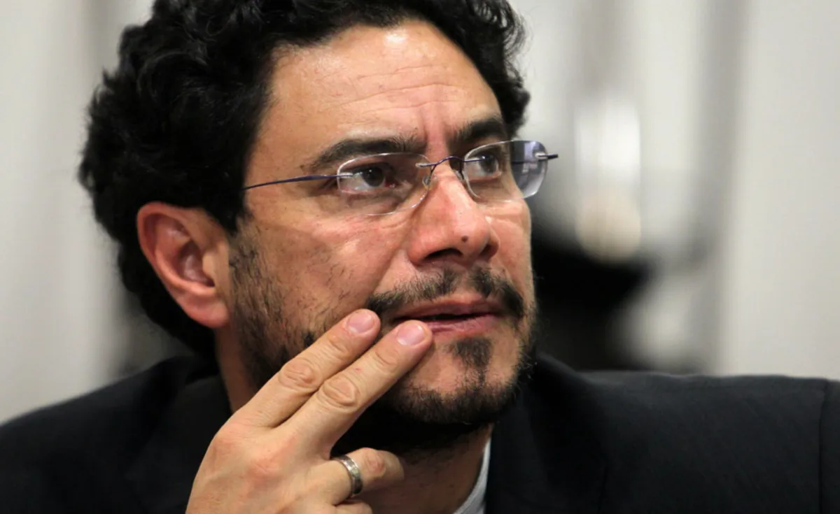 Iván Cepeda denuncia al expresidente Duque por supuesta compra de software Pegasus