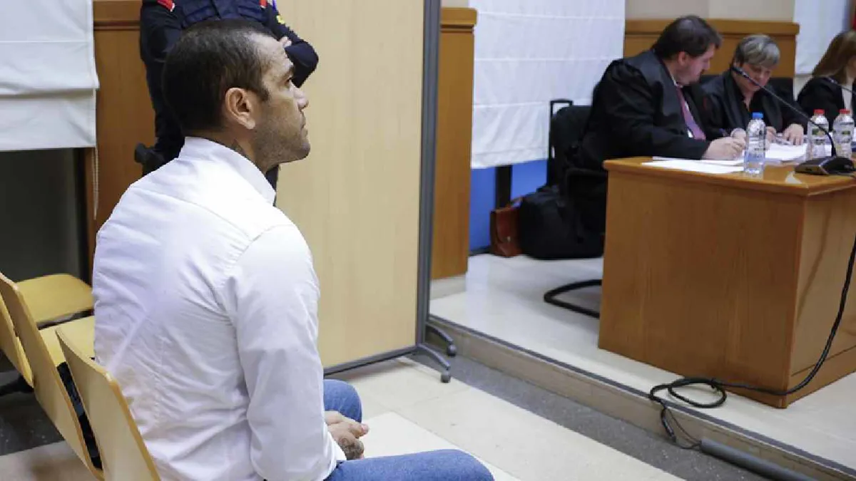 Dani Alves, condenado a 4 años y medio de cárcel por violar a una joven