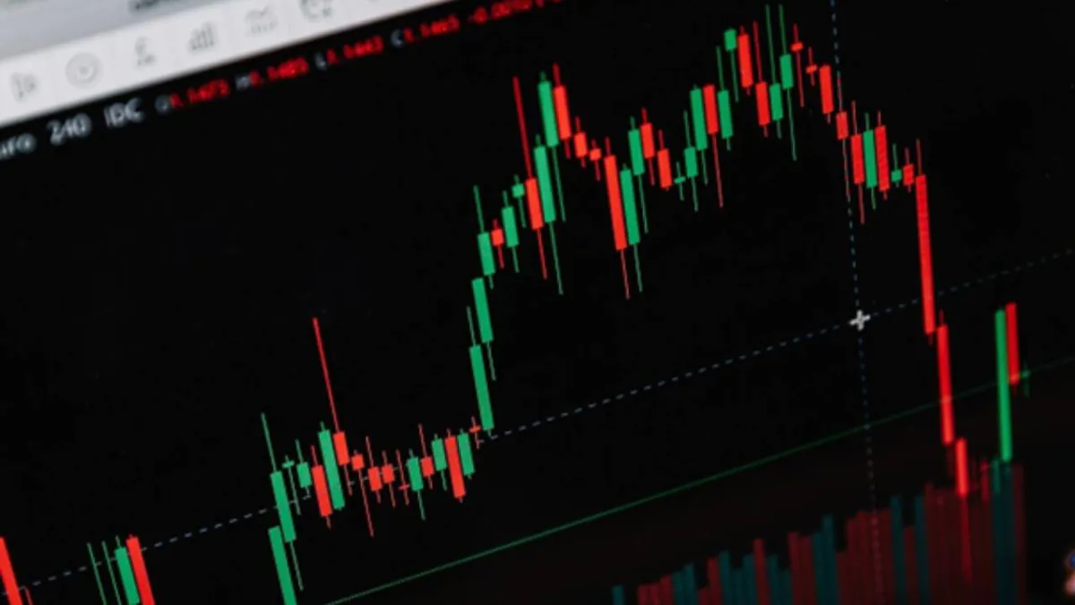 Cómo seguir las inversiones de un banco y un fondo de inversiones como un inversor individual