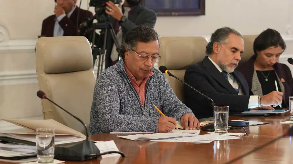 Petro presenta plan para erradicar 25.000 hectáreas de coca del Catatumbo y recuperar zona
