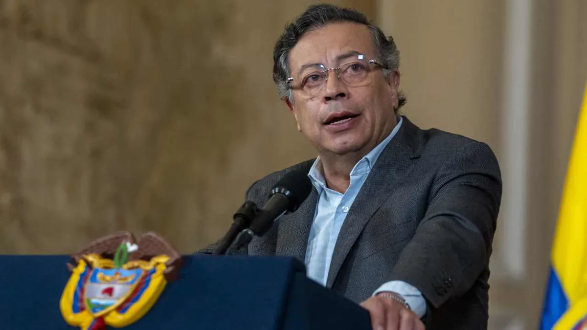 Petro denuncia amenazas de alias ‘Iván Mordisco’ por muerte de menores en bombardeos