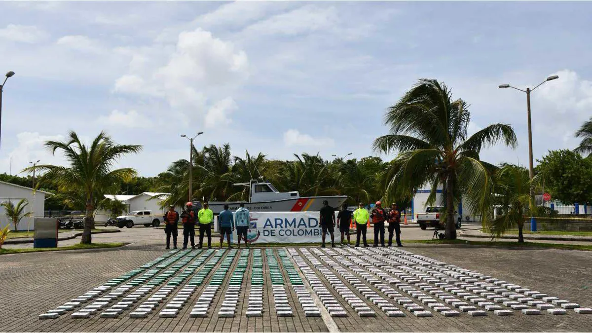 Incautan más de 800 kilos de cocaína en el mar de San Andrés