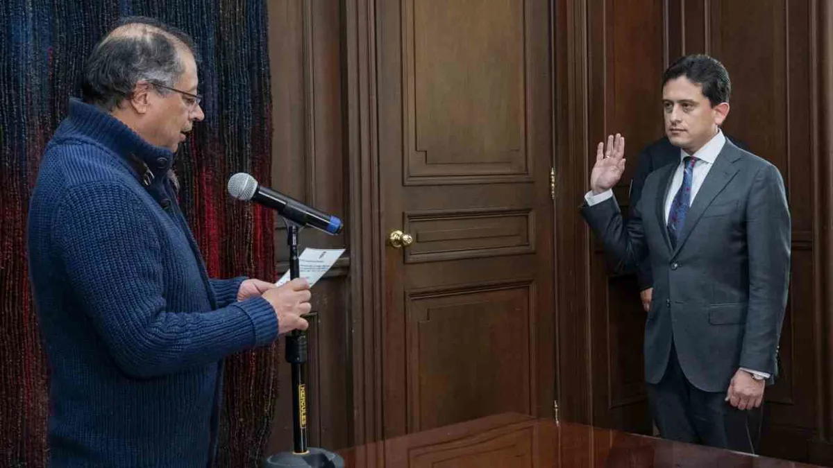Petro posesionó a Luis Carlos Reyes como nuevo ministro de Comercio