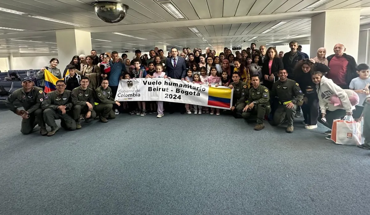 Evacúan a grupo de colombianos en el Líbano en vuelo de la Fuerza Aérea