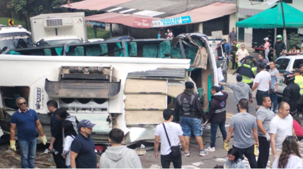 Accidente en vía Bogotá-La Mesa deja cinco muertos y varios heridos