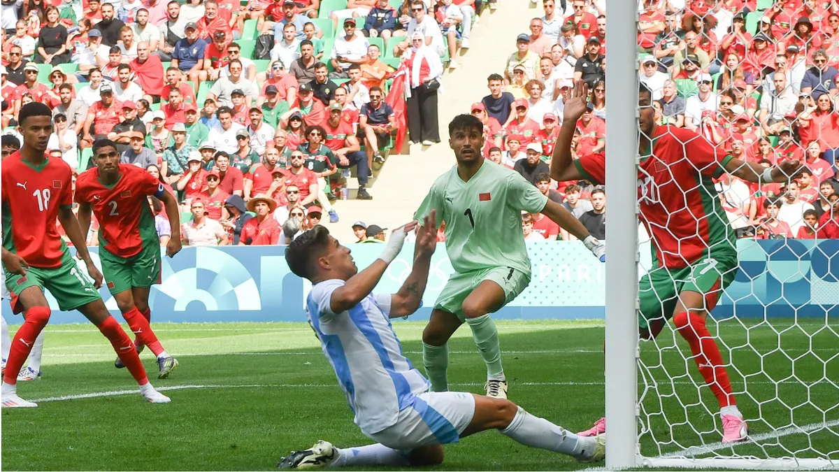 Polémico inicio en el fútbol de los Olímpicos en el juego Argentina – Marruecos