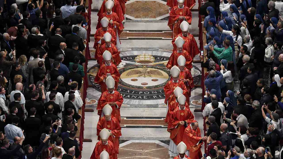 Eucaristía dio el inicio al cónclave en el Vaticano