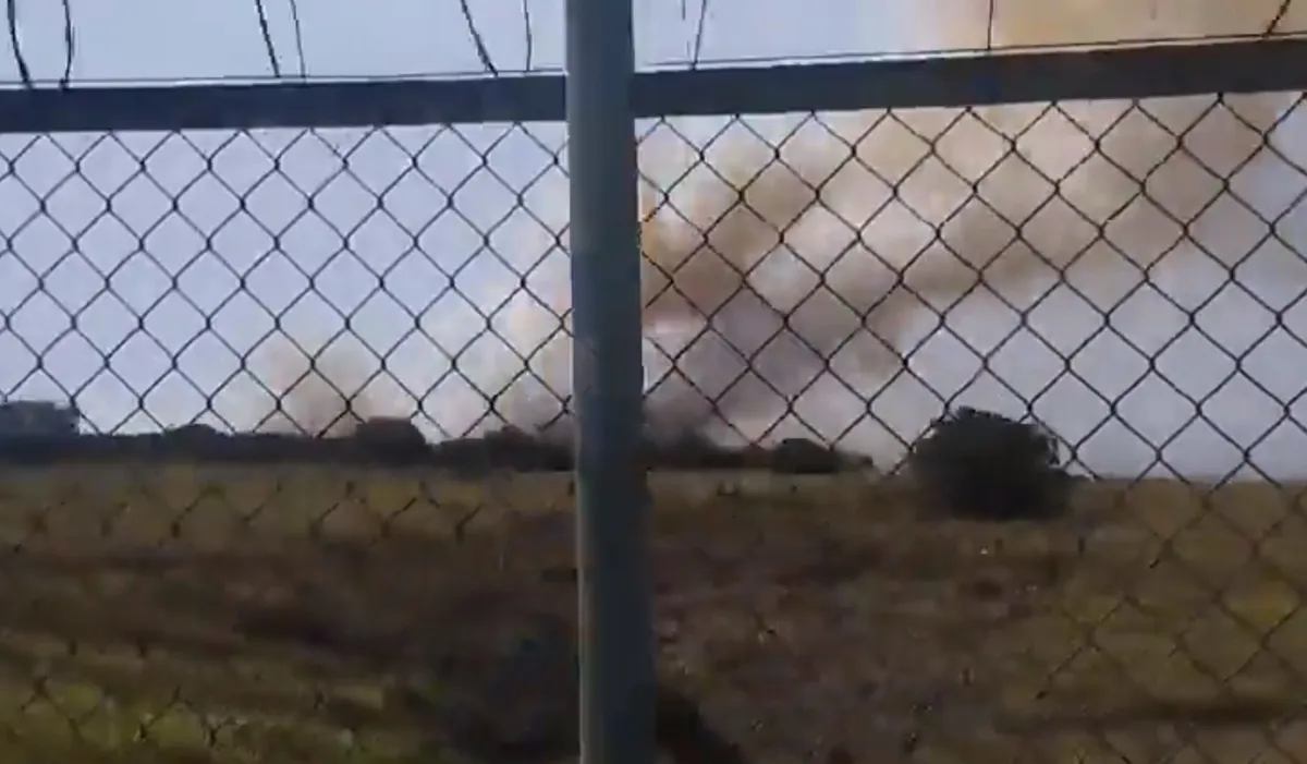 Bomberos controlan un incendio en el sur de Bogotá que llenó la ciudad de humo