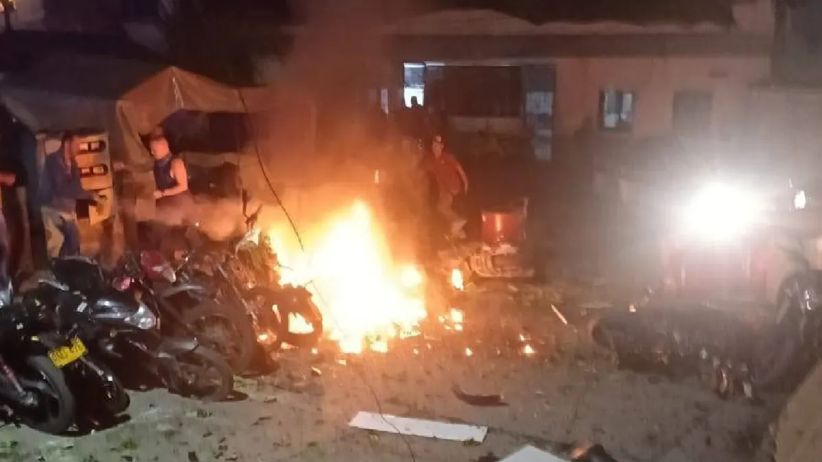 Moto bomba en Briceño, Antioquia: atentado terrorista en Viernes Santo deja un policía herido