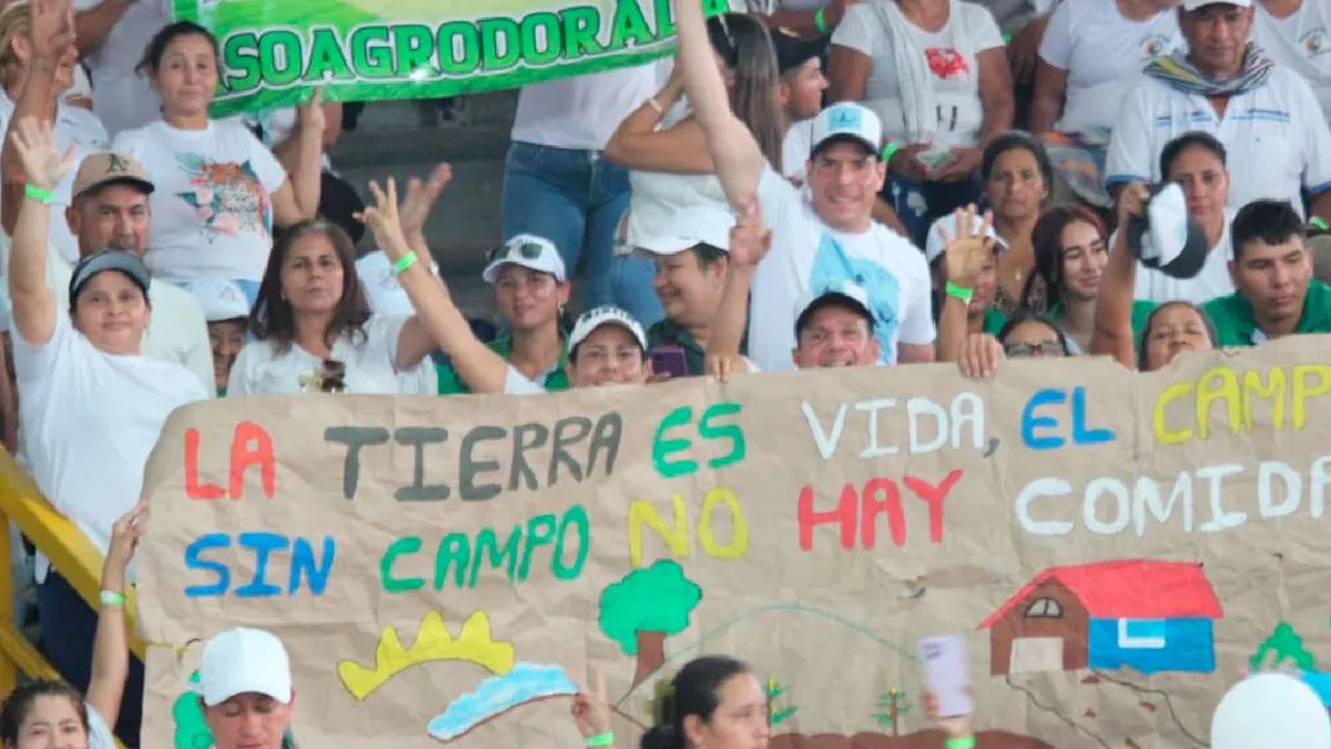 Gobierno entrega 18.000 hectáreas de tierra a víctimas de la violencia en el país