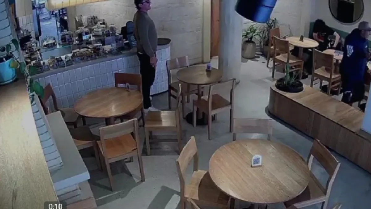 Robo en Chapinero Alto: hombre armado asaltó café y huyó en motocicleta