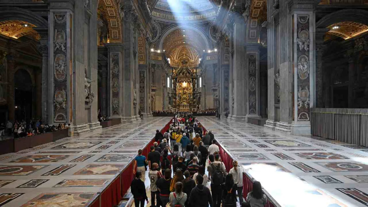 Más de 128 mil personas han visitado ya la capilla ardiente del papa Francisco