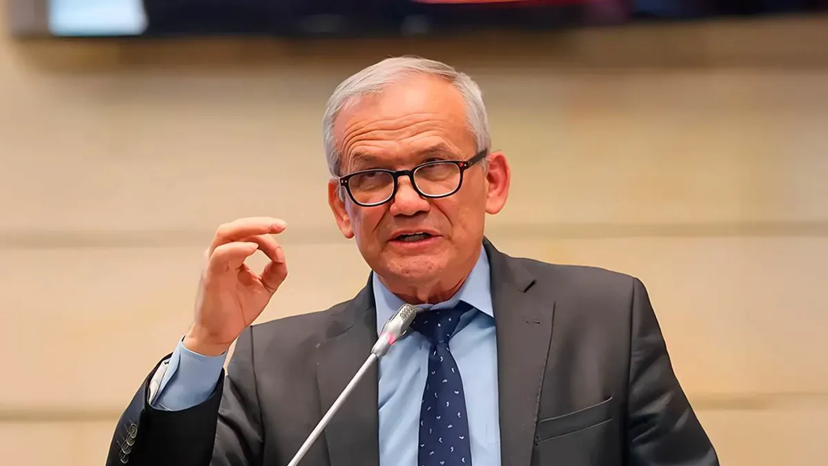 Fiscalía imputa cargos a Carlos Ramón González por presunto pago de sobornos