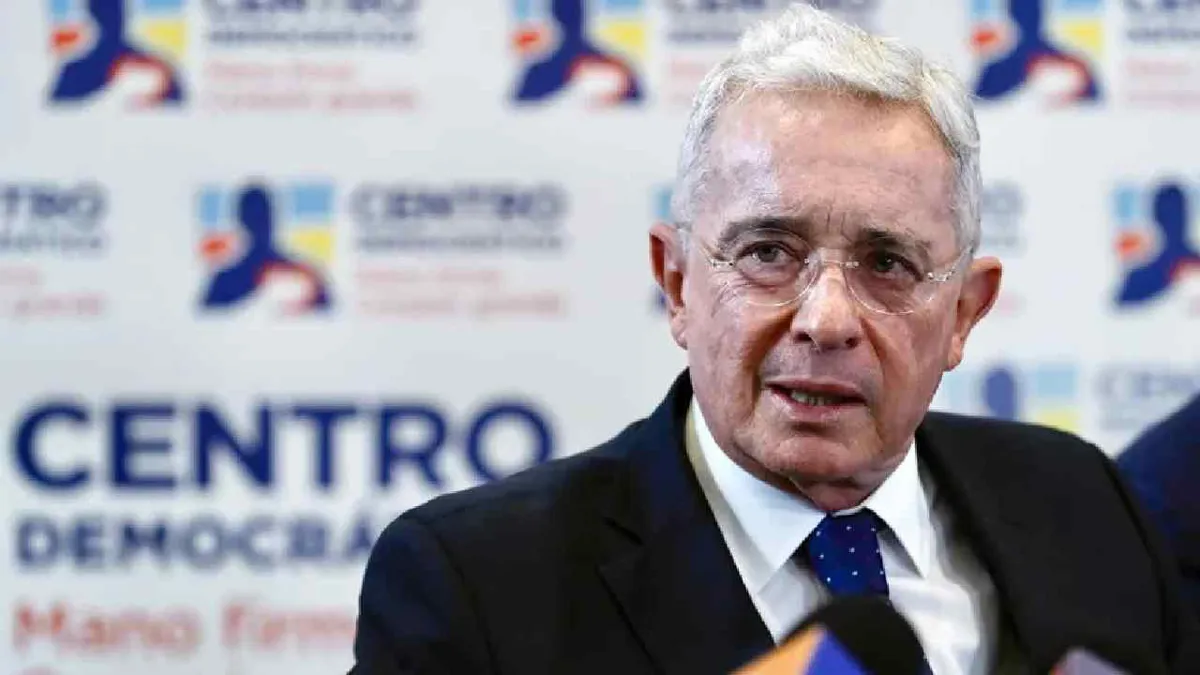 Tribunal de segunda instancia absuelve al expresidente Uribe por el delito de soborno