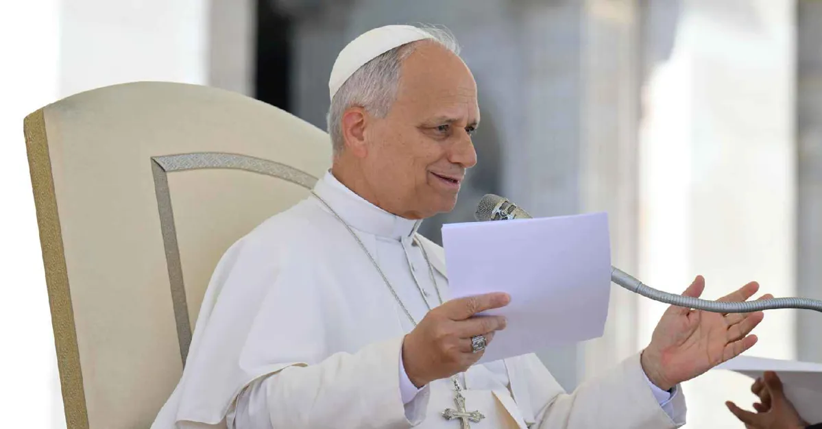 Papa León XIV afirma que Dios no está con los soberbios en medio de tensiones con Trump