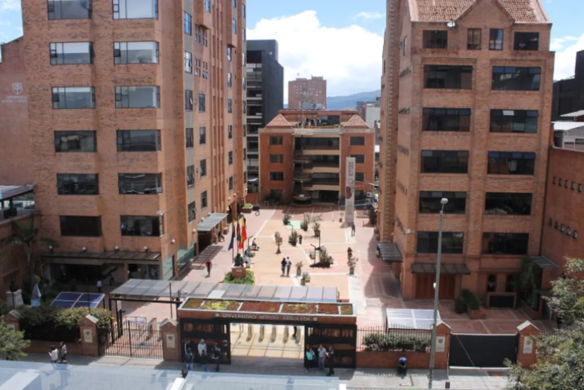 Sergio Arboleda: mujer cayó desde el sexto piso del bloque de Derecho y conmocionó a la comunidad universitaria