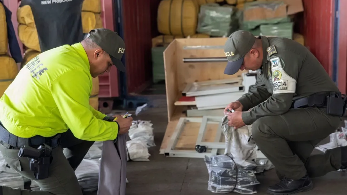 Incautan mercancía de contrabando avaluada en más de $18.000 millones en Buenaventura