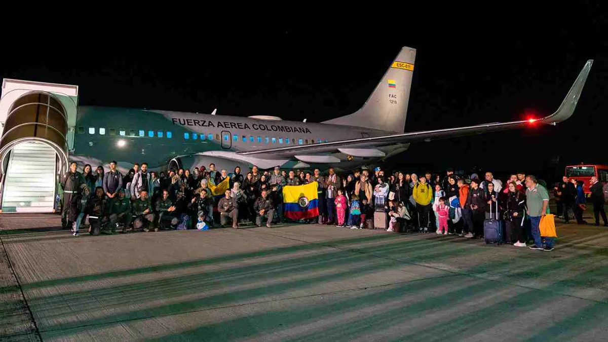 Llega segundo vuelo humanitario con 105 colombianos en Líbano