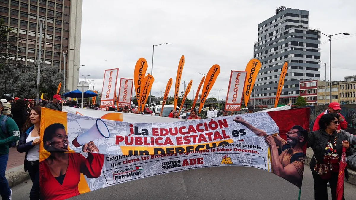 Profesores marchan en rechazo del proyecto de ley estatutaria de educación