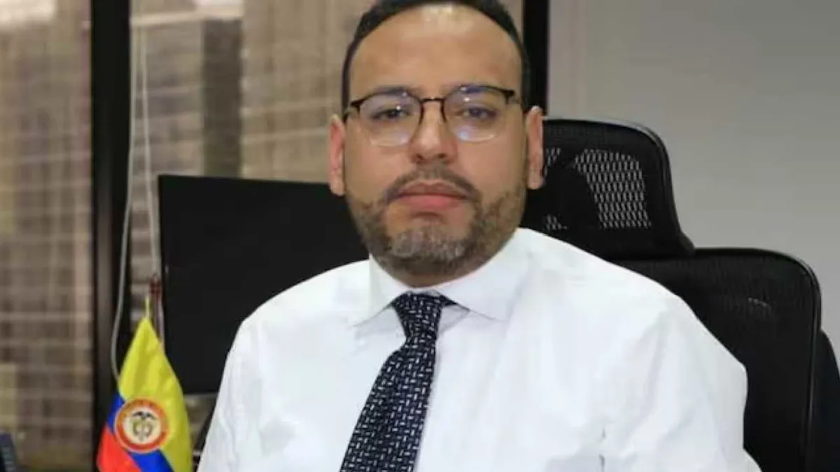 Nueva baja en el Gobierno Petro: Renuncia el ministro de las TIC, Julián Molina