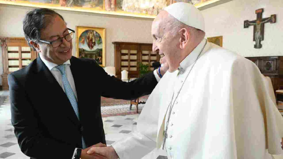 Petro propone al papa Francisco una ronda de negociaciones con el Eln en el Vaticano