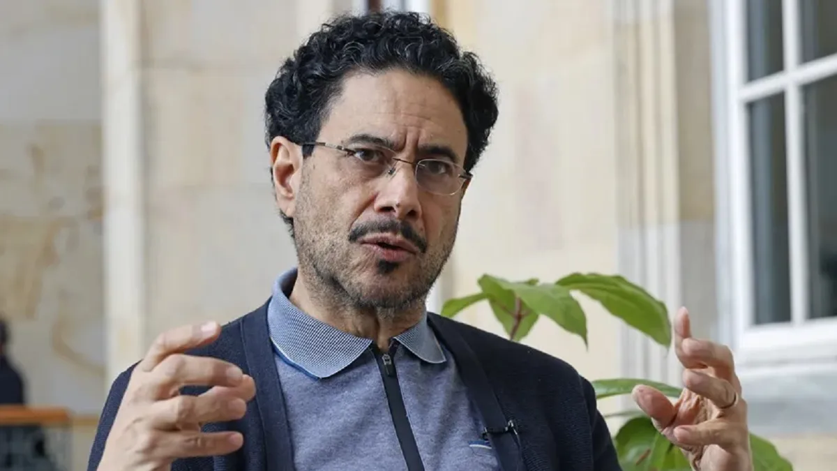 Iván Cepeda rechaza la absolución del expresidente Uribe