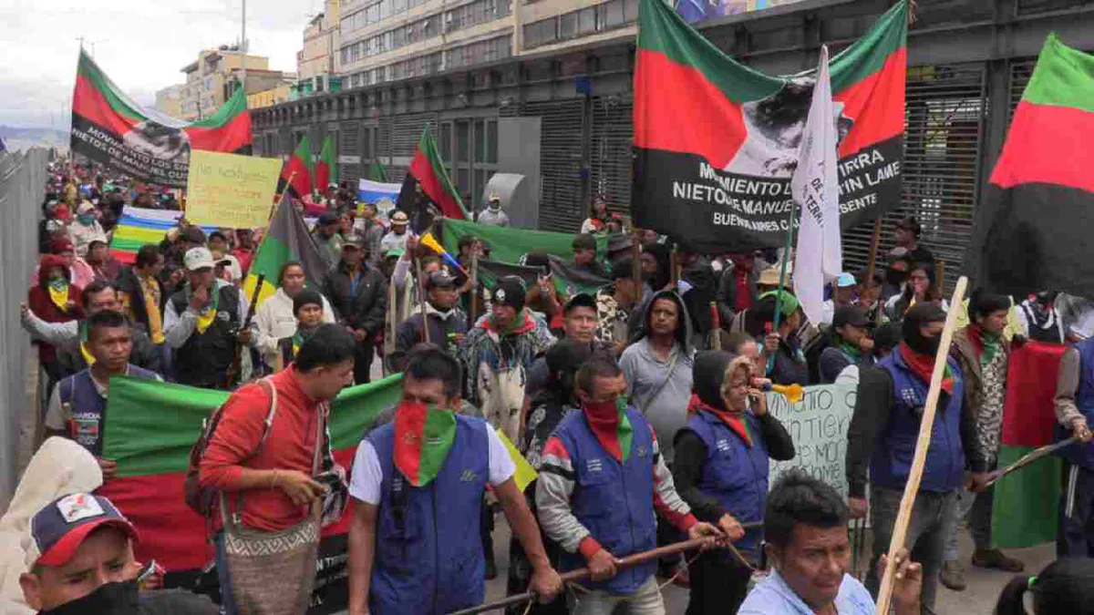 Indígenas se manifiestan en Bogotá en busca de una reunión con Petro sobre sus necesidades