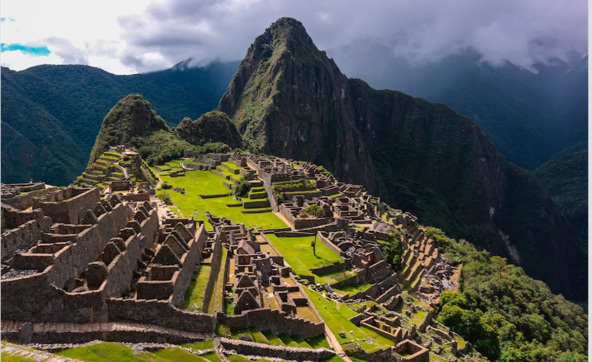 Machu Picchu reabre sus puertas a turistas tras bloqueos