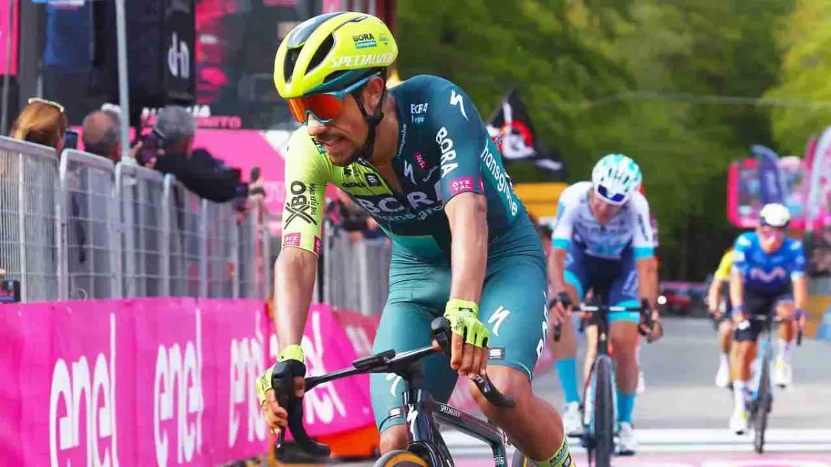 Daniel Felipe Martínez, subcampeón virtual del Giro de Italia