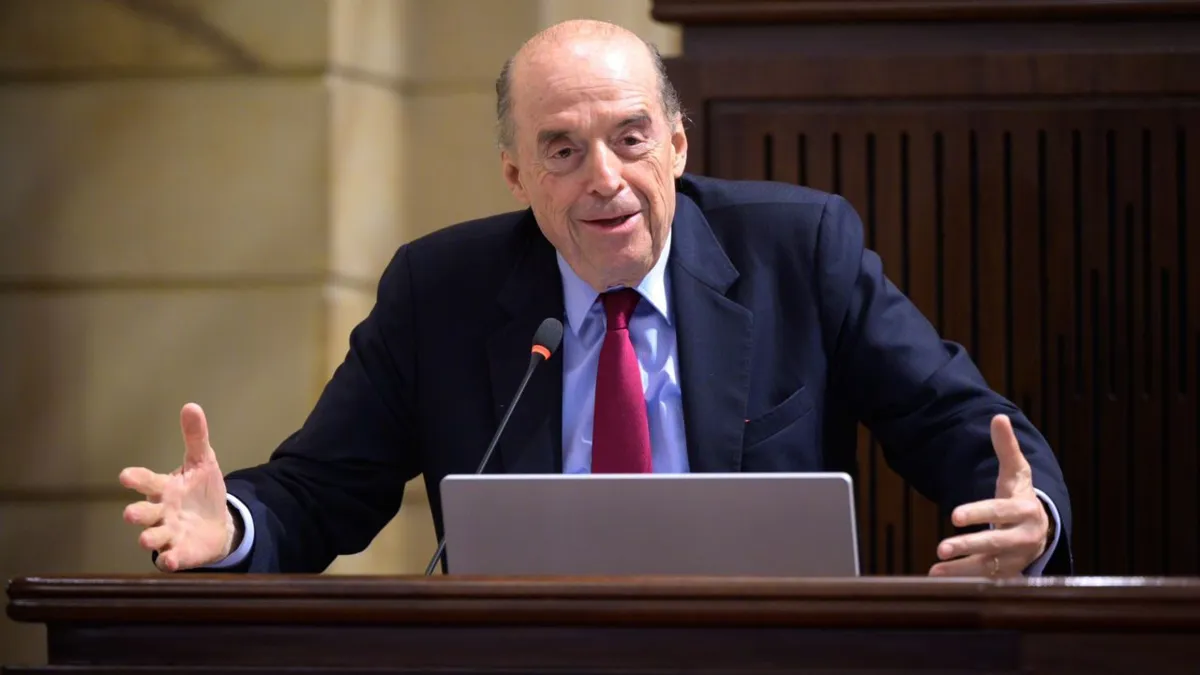 El canciller Álvaro Leyva acata suspensión de la Procuraduría