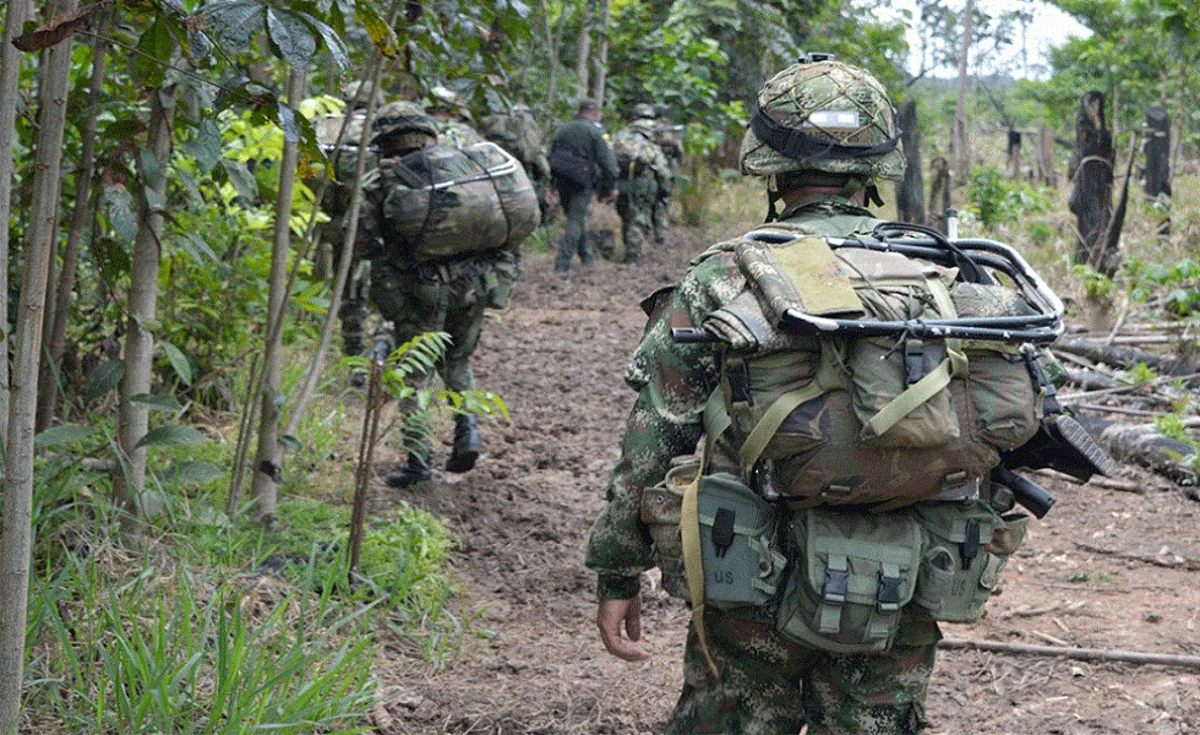 Cuatro soldados murieron tras caer en campo minado de disidencias de ‘Calarcá’ en Guaviare