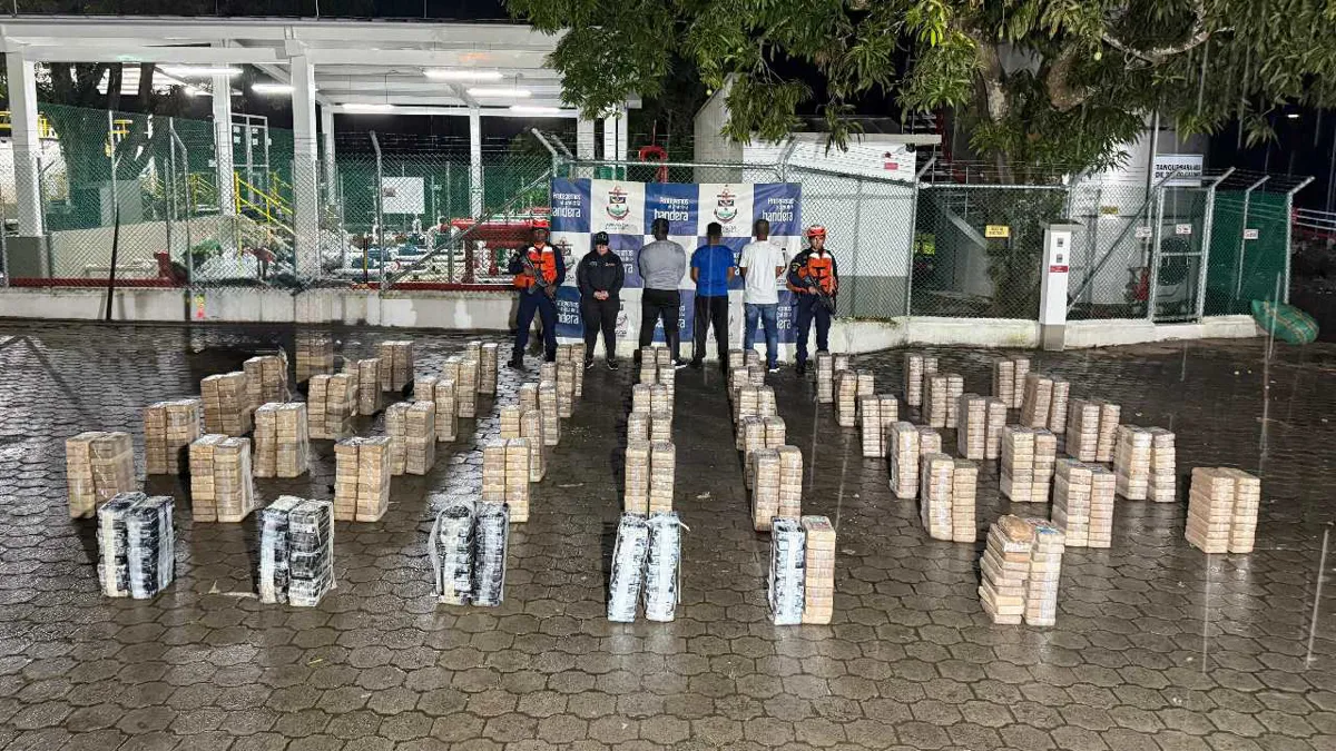 La Armada incauta en el Pacífico más de una tonelada de cocaína