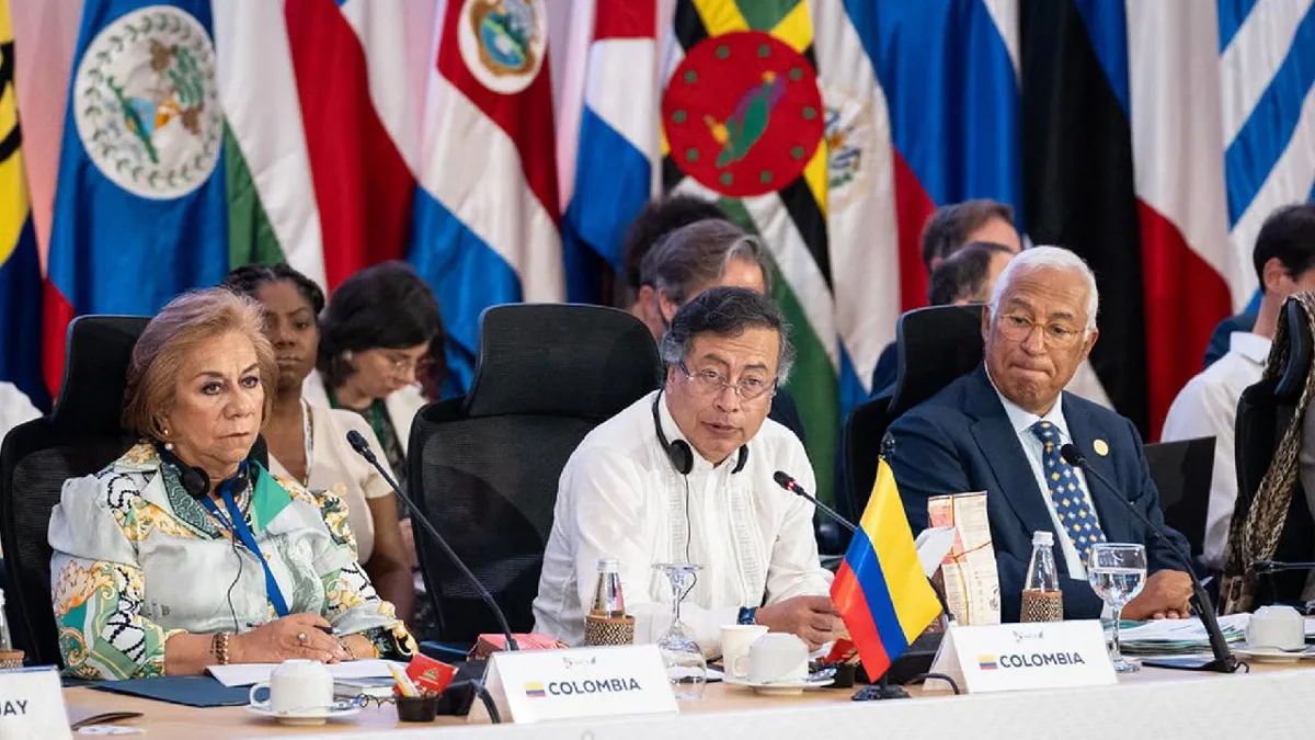 Petro dice que hay una “contradicción” entre el proyecto democrático y el mundo actual