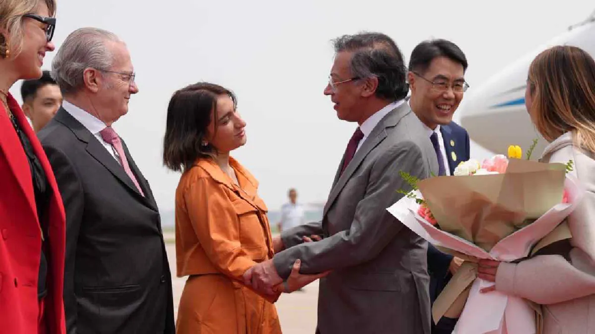 Petro visita China para sumar a Colombia a la ‘Ruta de la Seda’