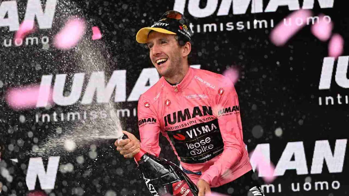 Simon Yates firma una hazaña histórica y arrebata el liderato del Giro de Italia