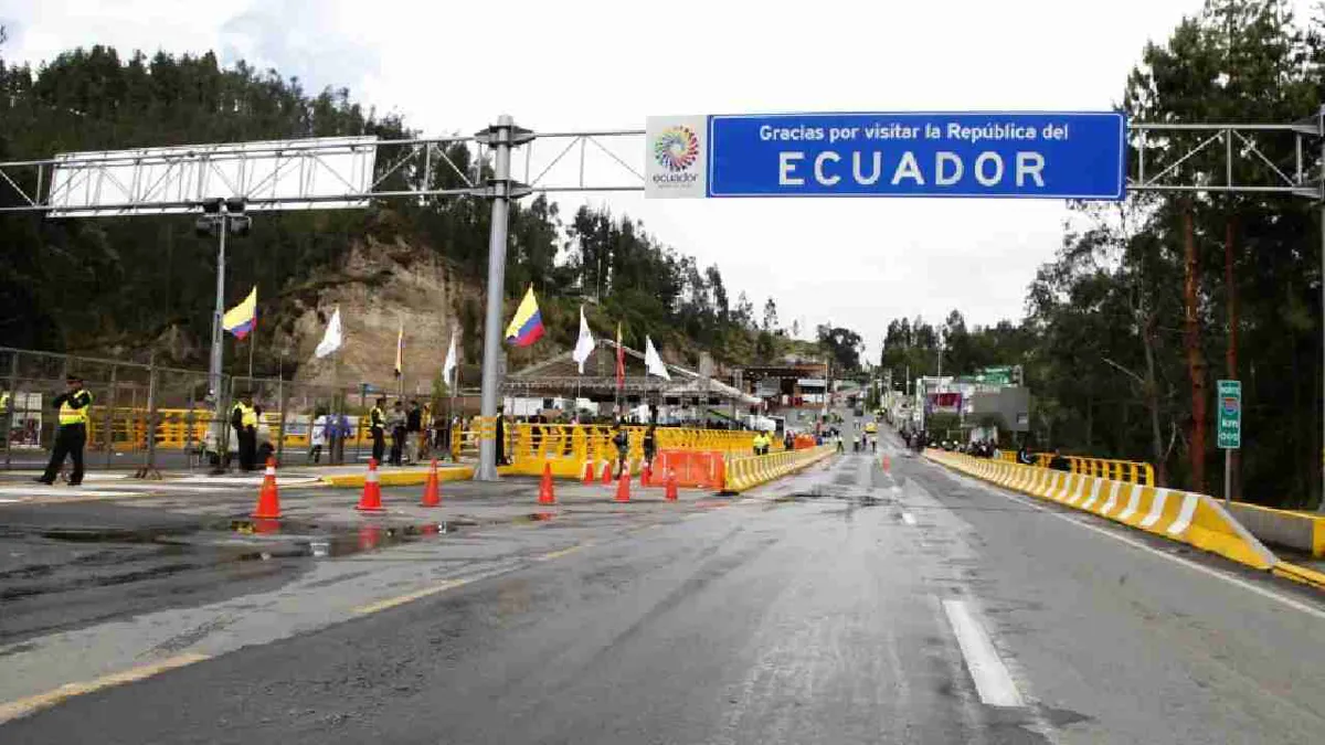 El subsecretario de Guerra de EE.UU. visita Ecuador para reforzar la frontera con Colombia
