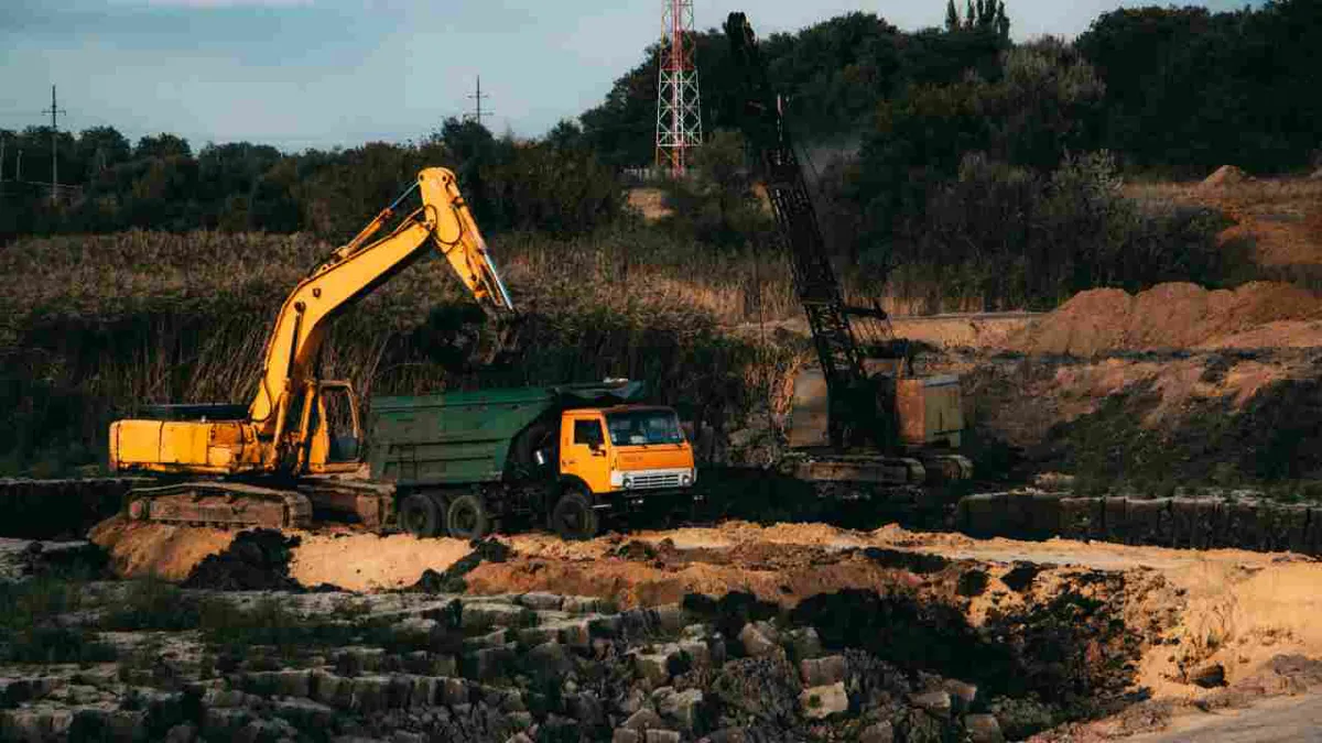 Gobierno autoriza a FF.MM. destruir maquinaria utilizada en minería ilegal en Colombia