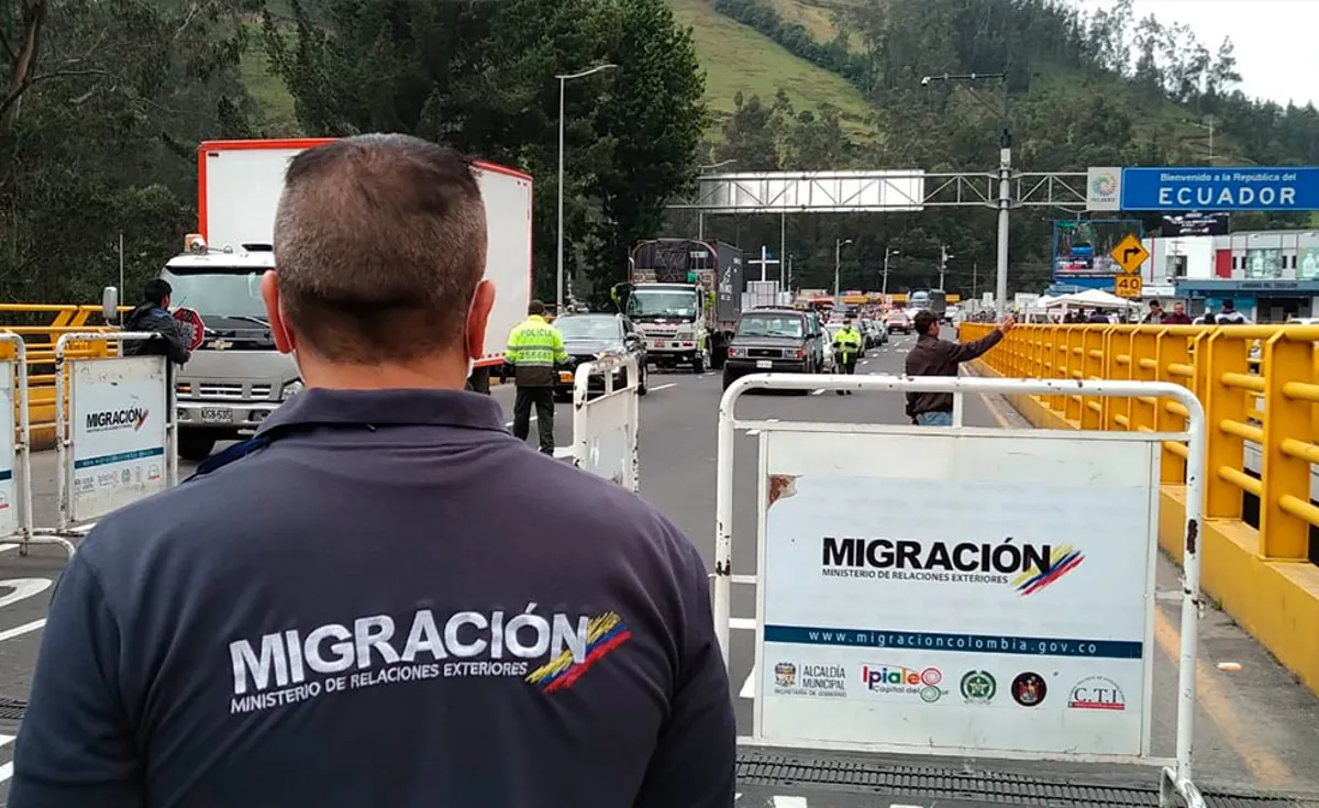 Destituyen funcionario por cobrar para hacer trámites migratorios