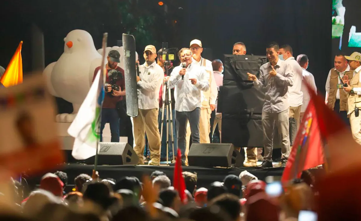 CNE sanciona campaña de Petro por violar topes de financiación
